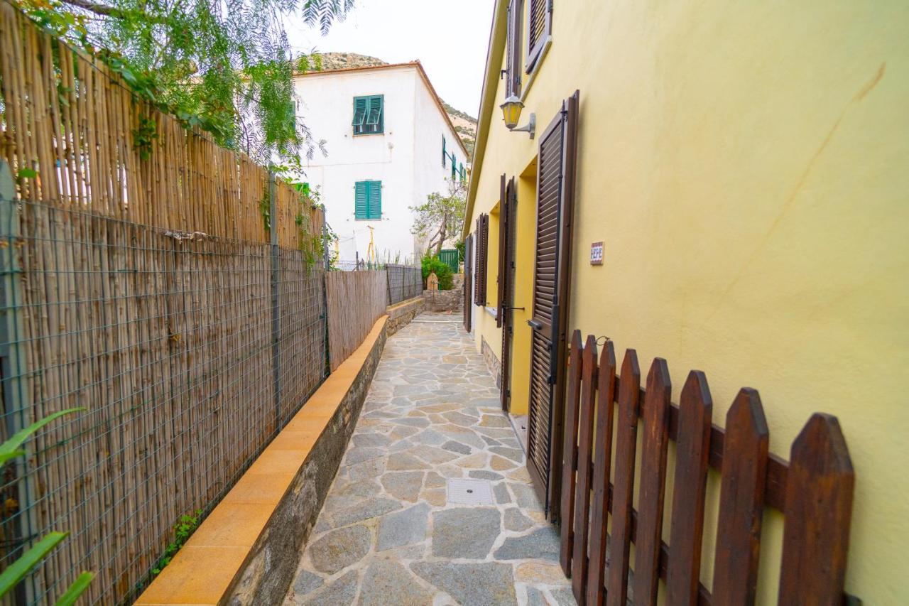 Casa Pepe - Goelba Apartment Pomonte Luaran gambar